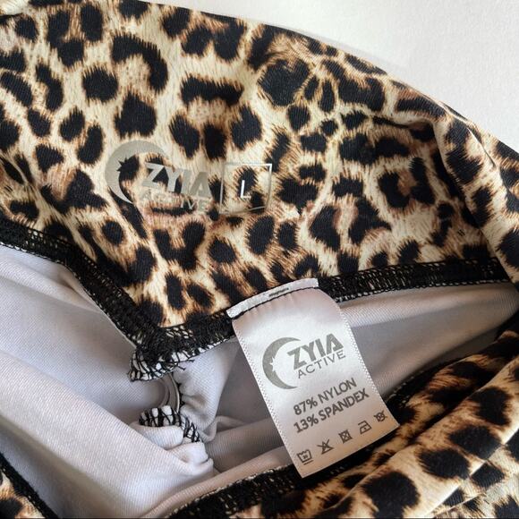 ZYIA Leopard Print Short - Picture 6 of 7